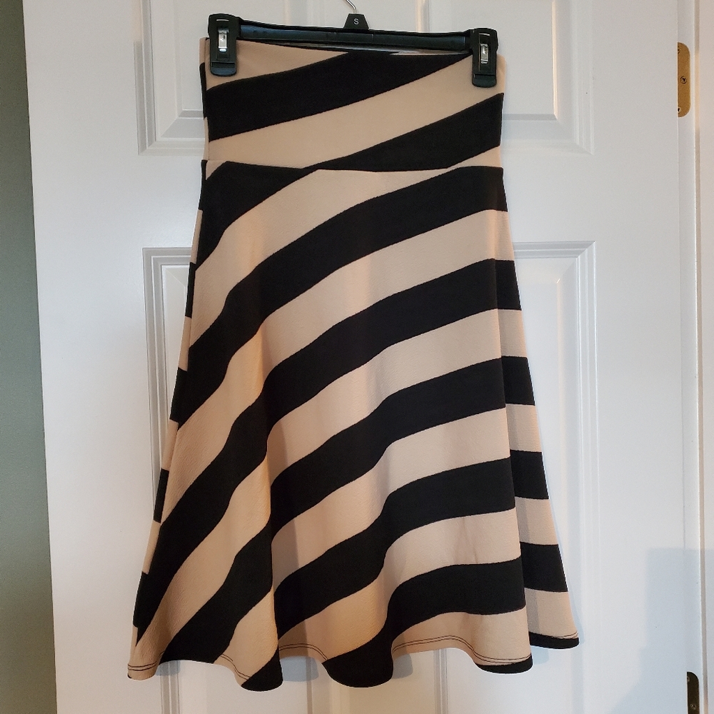 LuLaRoe Azure knee length skirt